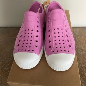 Native Shoes Jefferson Winterberry Pink and Shell White